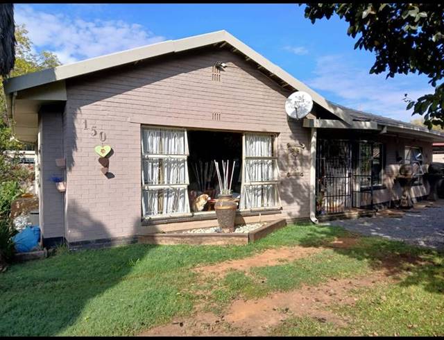 4 BEDROOM HOUSE FOR SALE IN THREE RIVERS